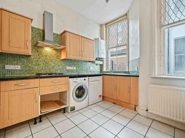3 bed flat for sale