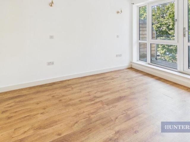 3 bed flat for sale
