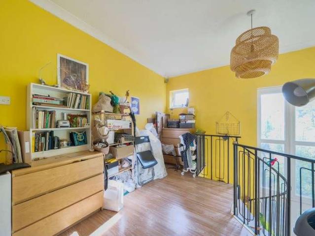 3 bed flat for sale