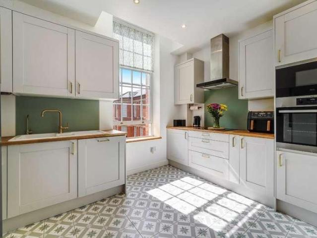 3 bed flat for sale