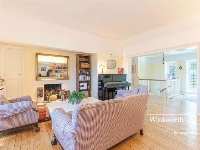 3 bed flat for sale