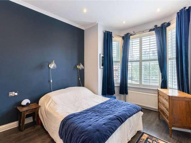 3 bed flat for sale