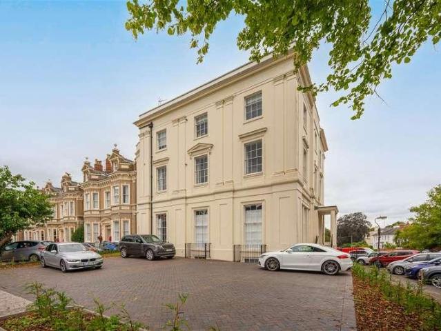 3 bed flat for sale