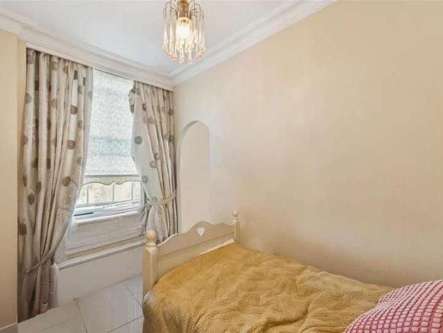 3 bed flat for sale