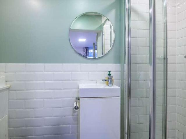 3 bed flat for sale
