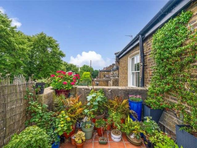 3 bed flat for sale