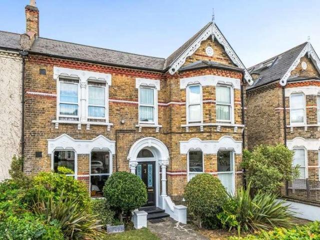 3 bed flat for sale