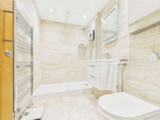 3 bed flat for sale