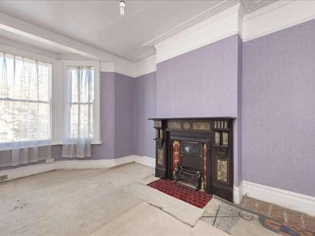 3 bed flat for sale