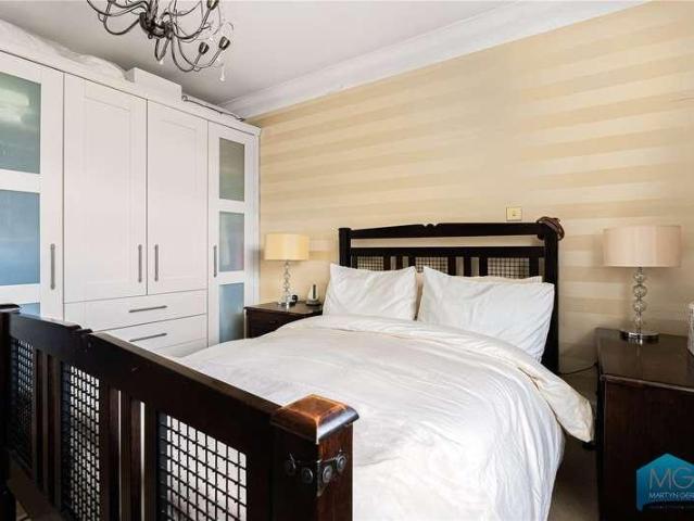 3 bed flat for sale