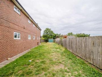 3 bed flat for sale