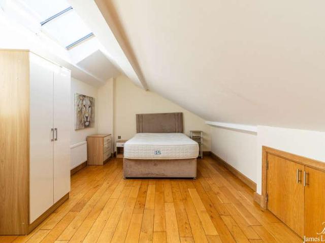 3 bed flat for sale