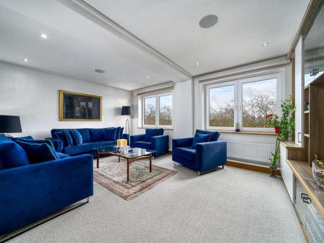 3 bed flat for sale