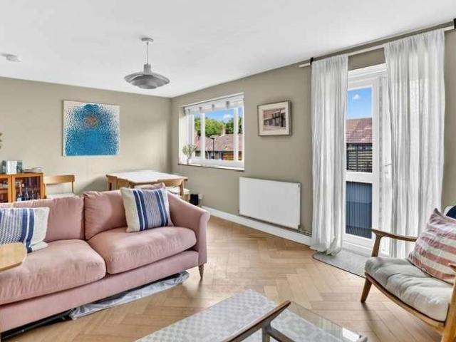 3 bed flat for sale