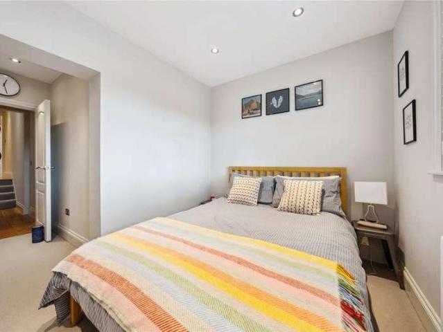 3 bed flat for sale