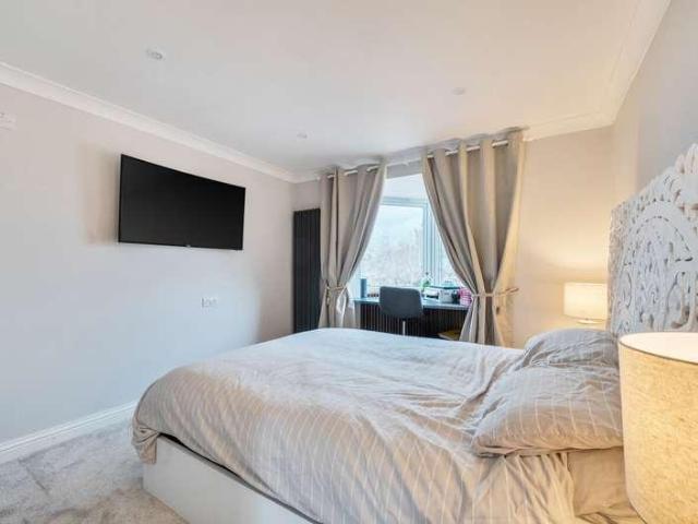 3 bed flat for sale