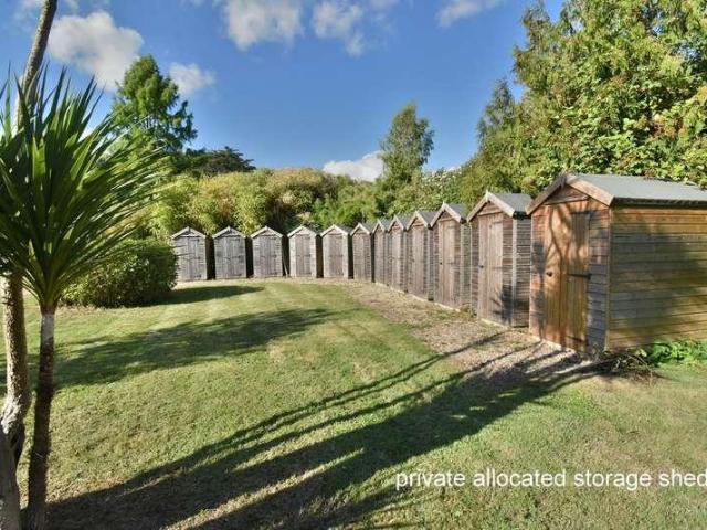 3 bed flat for sale