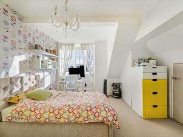 3 bed flat for sale