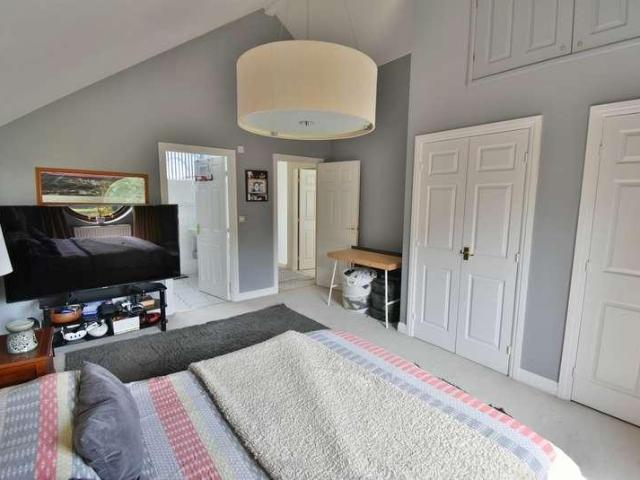 3 bed flat for sale