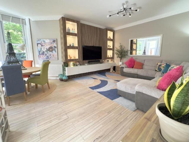 3 bed flat for sale