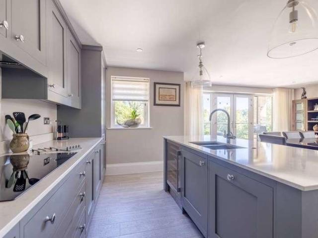 3 bed flat for sale