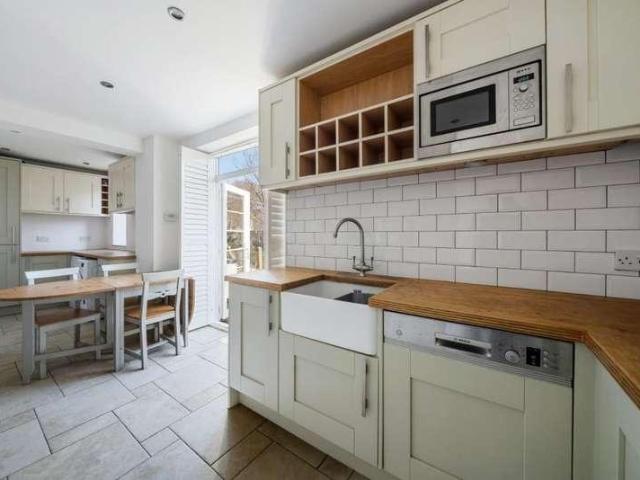 3 bed flat for sale