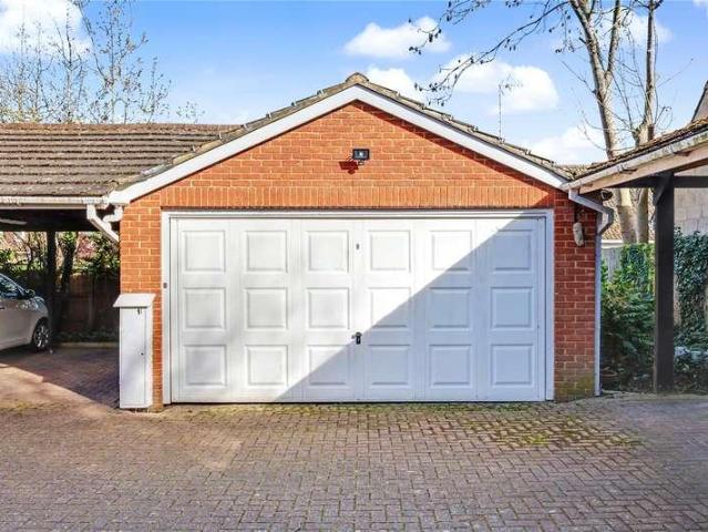 3 bed flat for sale