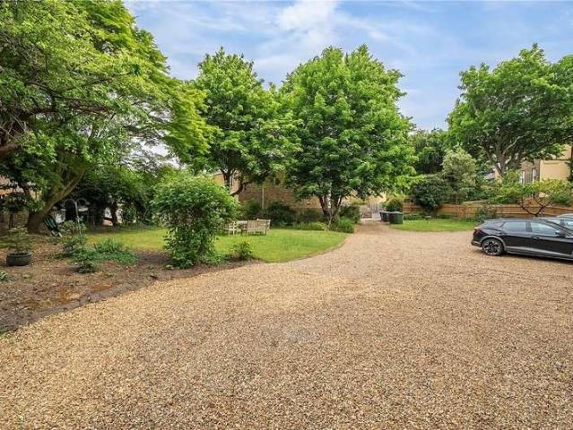 3 bed flat for sale
