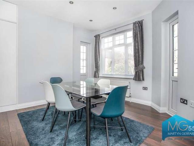 3 bed flat for sale