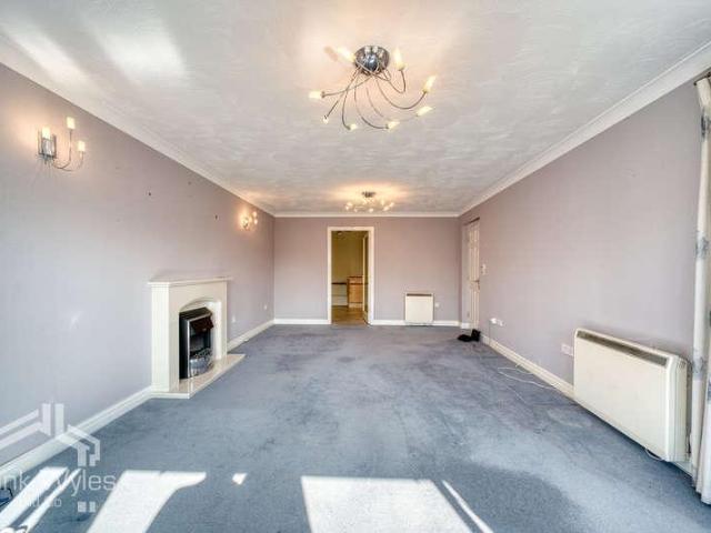 3 bed flat for sale