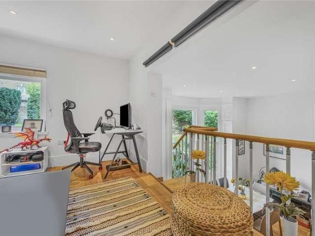 3 bed flat for sale
