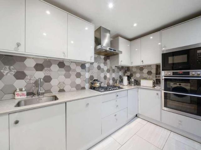 3 bed flat for sale