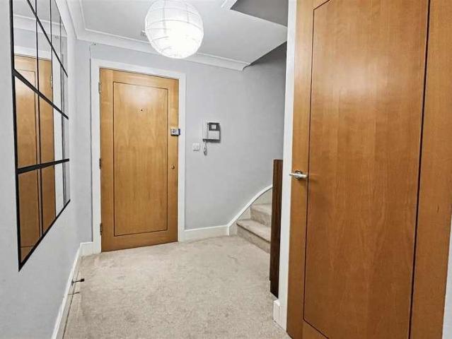 3 bed flat for sale