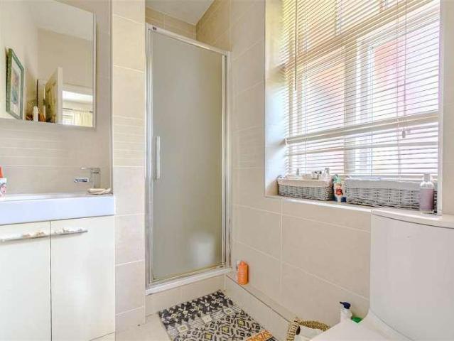 3 bed flat for sale