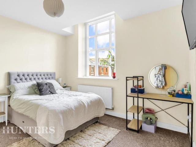 3 bed flat for sale