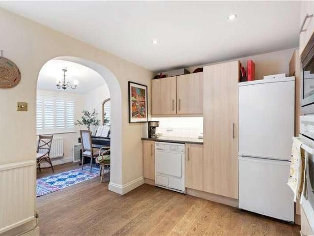 3 bed flat for sale