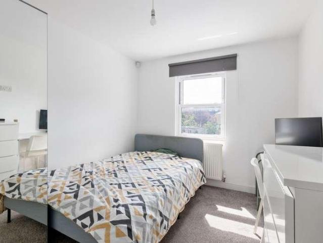 3 bed flat for sale