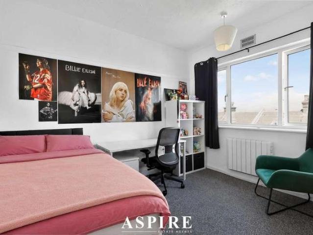 3 bed flat for sale
