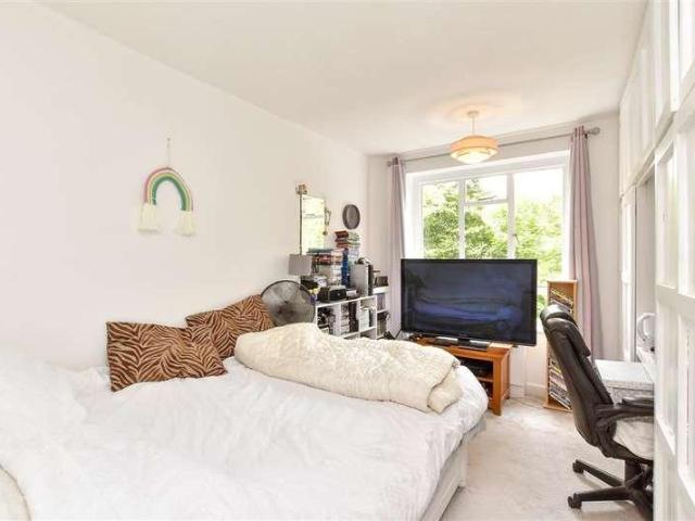 3 bed flat for sale