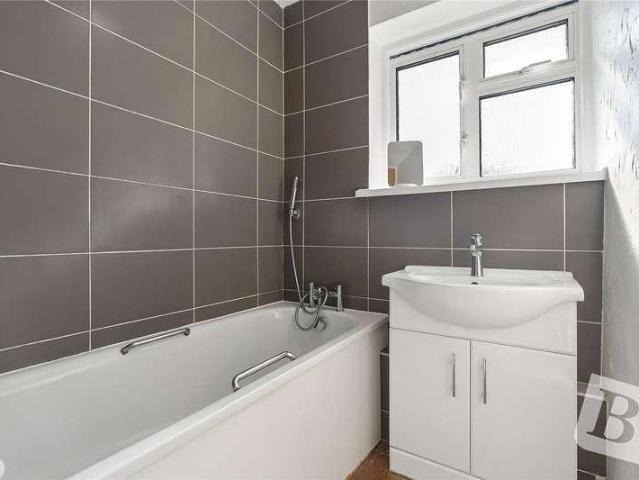 3 bed flat for sale