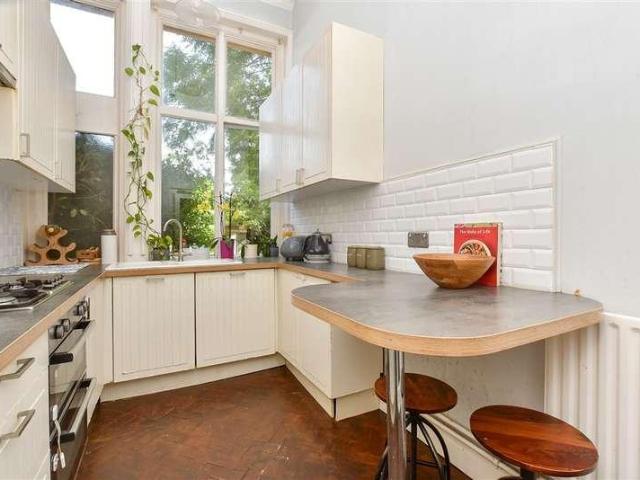 3 bed flat for sale