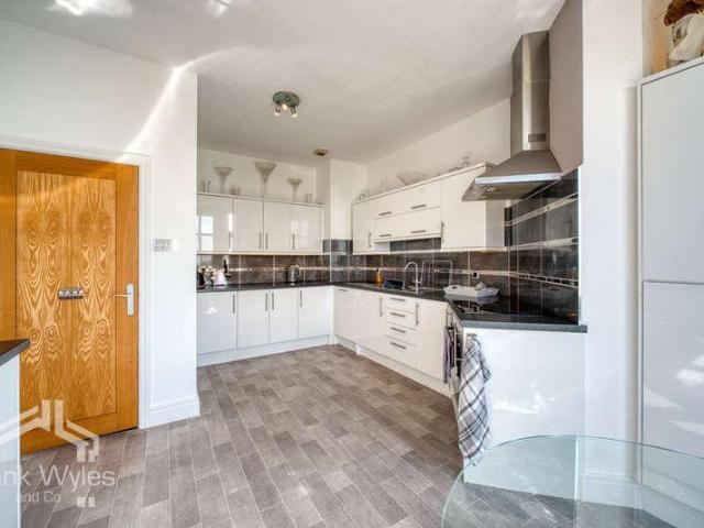 3 bed flat for sale