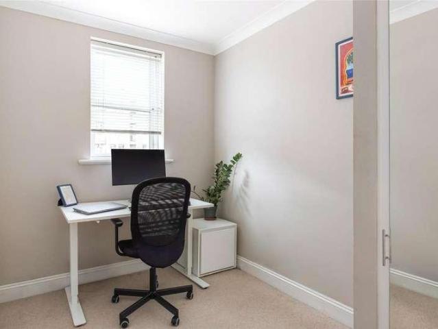 3 bed flat for sale