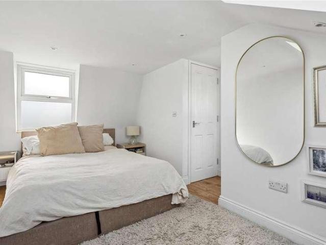 3 bed flat for sale