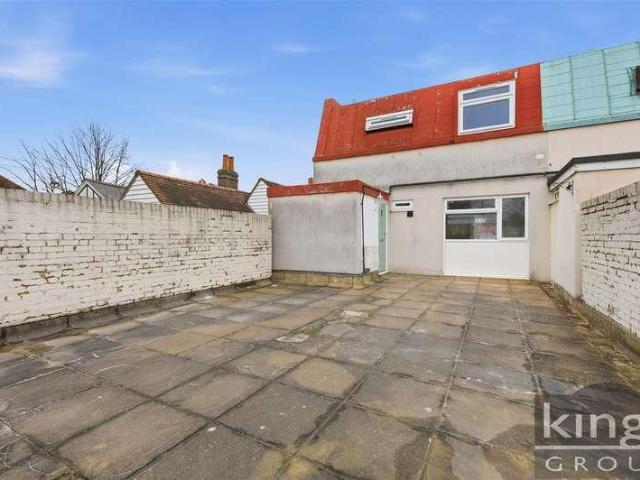 3 bed flat for sale