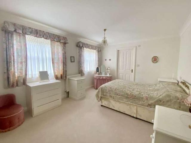 3 bed flat for sale