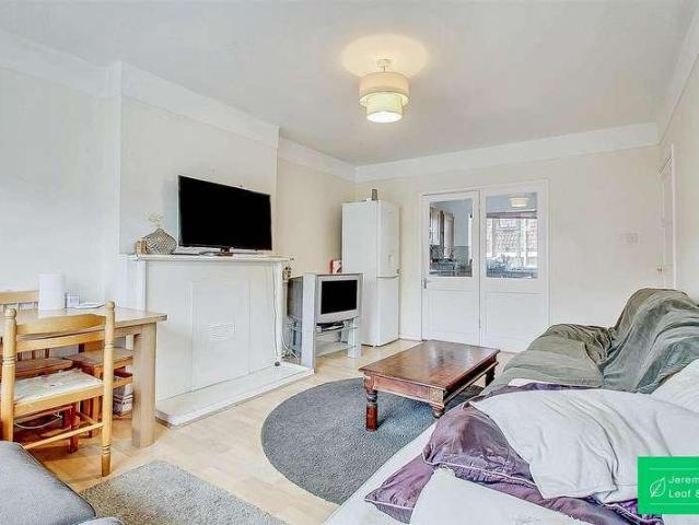 3 bed flat for sale