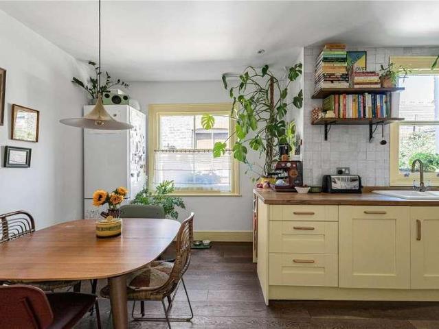 3 bed flat for sale