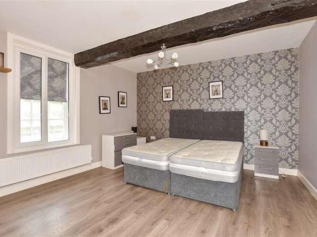 3 bed flat for sale