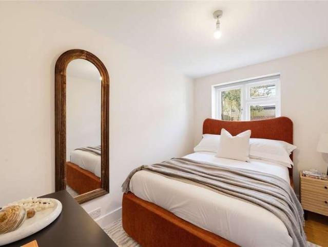 3 bed flat for sale